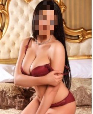 Зрелая негритянка Алиса, работает 24 7